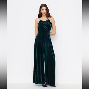 SOLID VELVET SCOOP NECKLINE SLEEVELESS RUCHED JUMPSUIT cider size large (8)